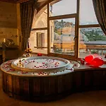 Otel Sah Saray Cave Halal