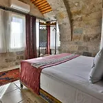 Sah Saray Cave Halal Otel *