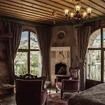 Hotel Sah Saray Cave Halal