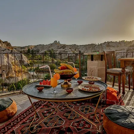 Sah Saray Cave Halal غوريمِيه