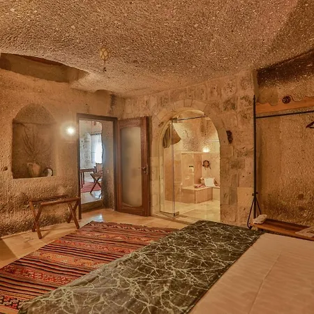 Sah Saray Cave Halal فندق