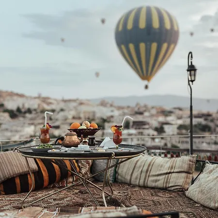 Hotel Sah Saray Cave Halal