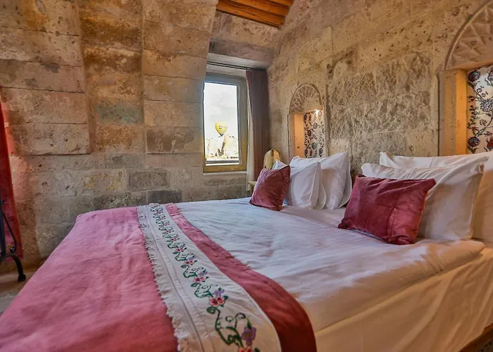 Sah Saray Cave Halal