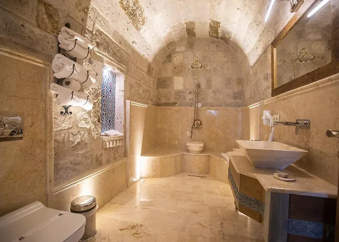 Hotel Sah Saray Cave Halal *