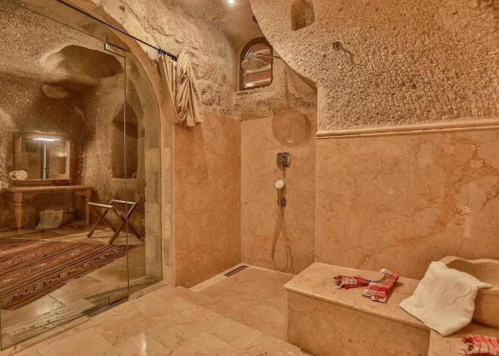 Sah Saray Cave Halal Goreme